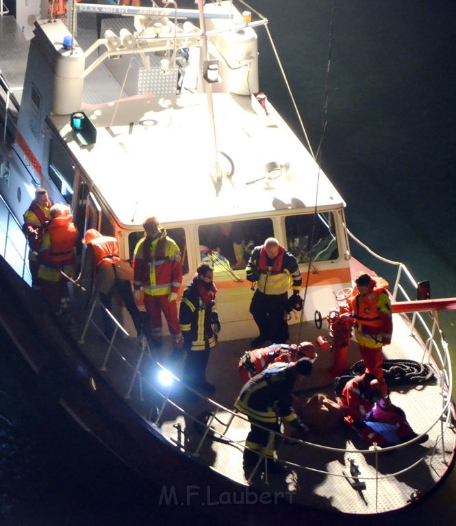 Einsatz BF Hoehenretter Koelner Seilbahn Hoehe Zoobruecke P2574.JPG